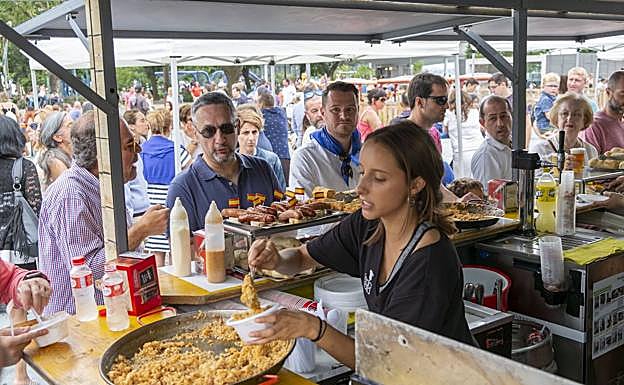 Con el pañuelo puesto: Así se vive la Feria del Día desde dentro