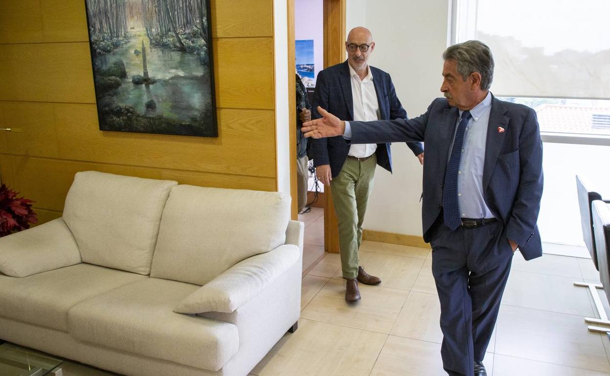 Revilla y Álvarez se comprometen a «ir de la mano» en los asuntos de «interés general» para Cantabria