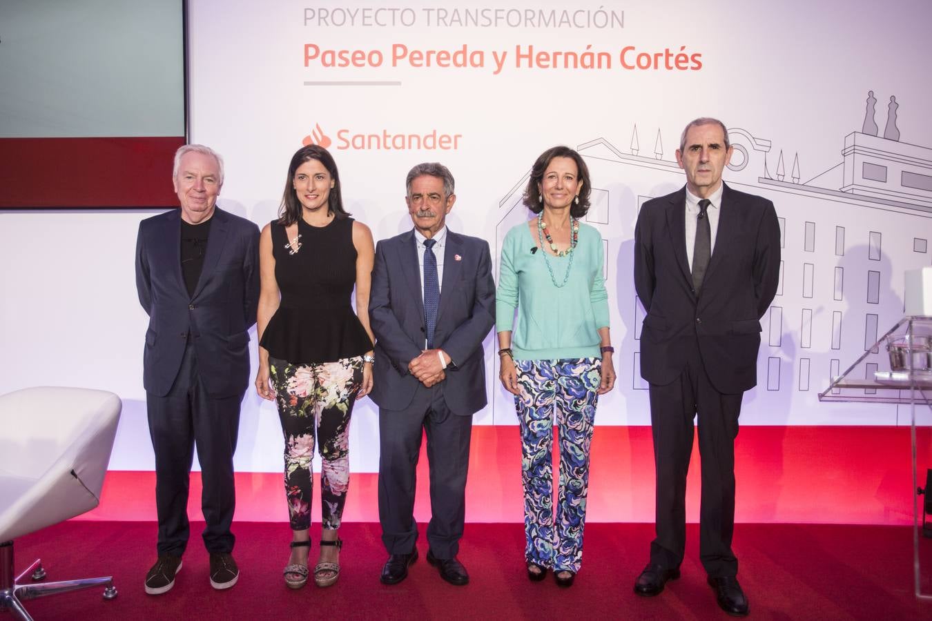 La presidenta del Banco Santander, Ana Botín, que ha presentado hoy los dos proyectos de la entidad en la ciudad en un acto en el que han estado presentes el arquitecto David Chipperfield y el estudio Cruz y Ortiz, el presidente de Cantabria y la alcaldesa de Santander, entre otras autoridades