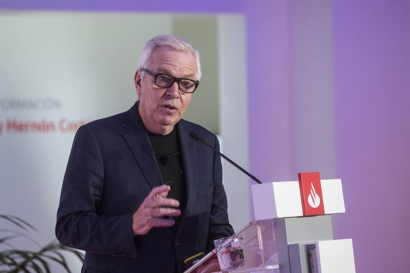 La presidenta del Banco Santander, Ana Botín, que ha presentado hoy los dos proyectos de la entidad en la ciudad en un acto en el que han estado presentes el arquitecto David Chipperfield y el estudio Cruz y Ortiz, el presidente de Cantabria y la alcaldesa de Santander, entre otras autoridades