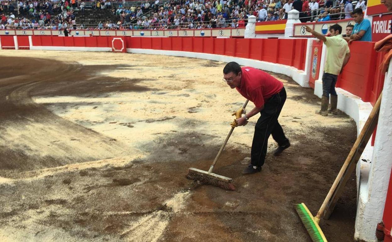 La lluvia obliga a retrasar la corrida de esta tarde en Cuatro Caminos | El  Diario Montañés