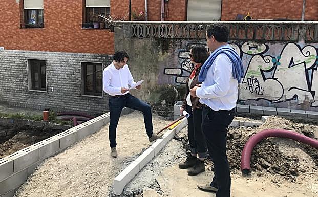 El alcalde, Javier Fernández Soberón (Cs), visitó las obras para conocer el resultado de los trabajos. 