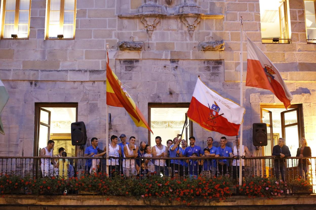 Los remeros de Astillero celebran su noveno entorchado consecutivo en el Campeonato de Cantabria.