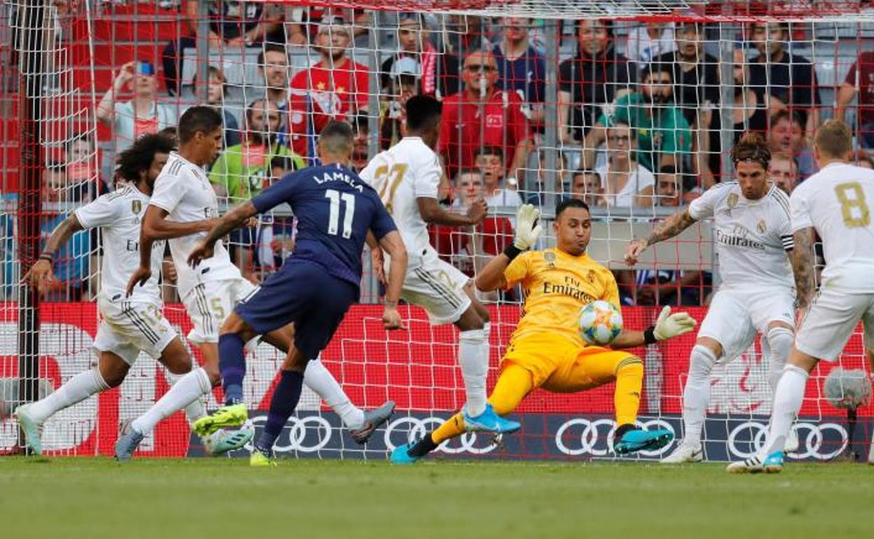 Keylor Navas, en una acción del partido ante el Tottenham. 