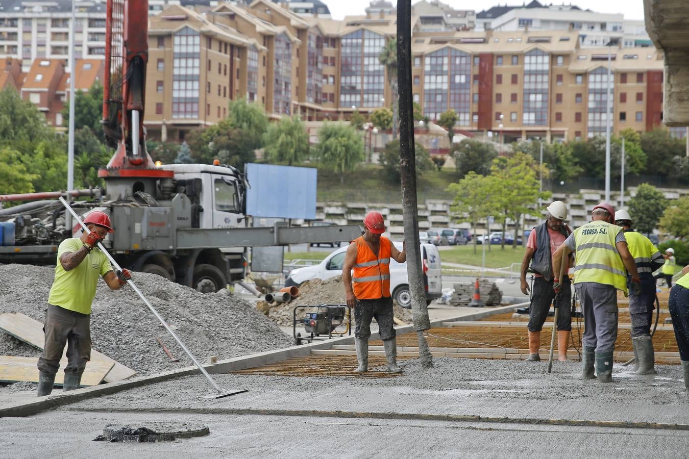 Los trabajos para adecuar el estadio del club cántabro avanzan a buen ritmo.