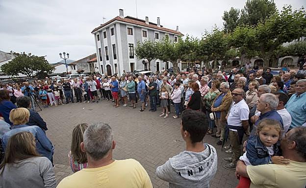 Concentración ayer en la localidad de Escalante 
