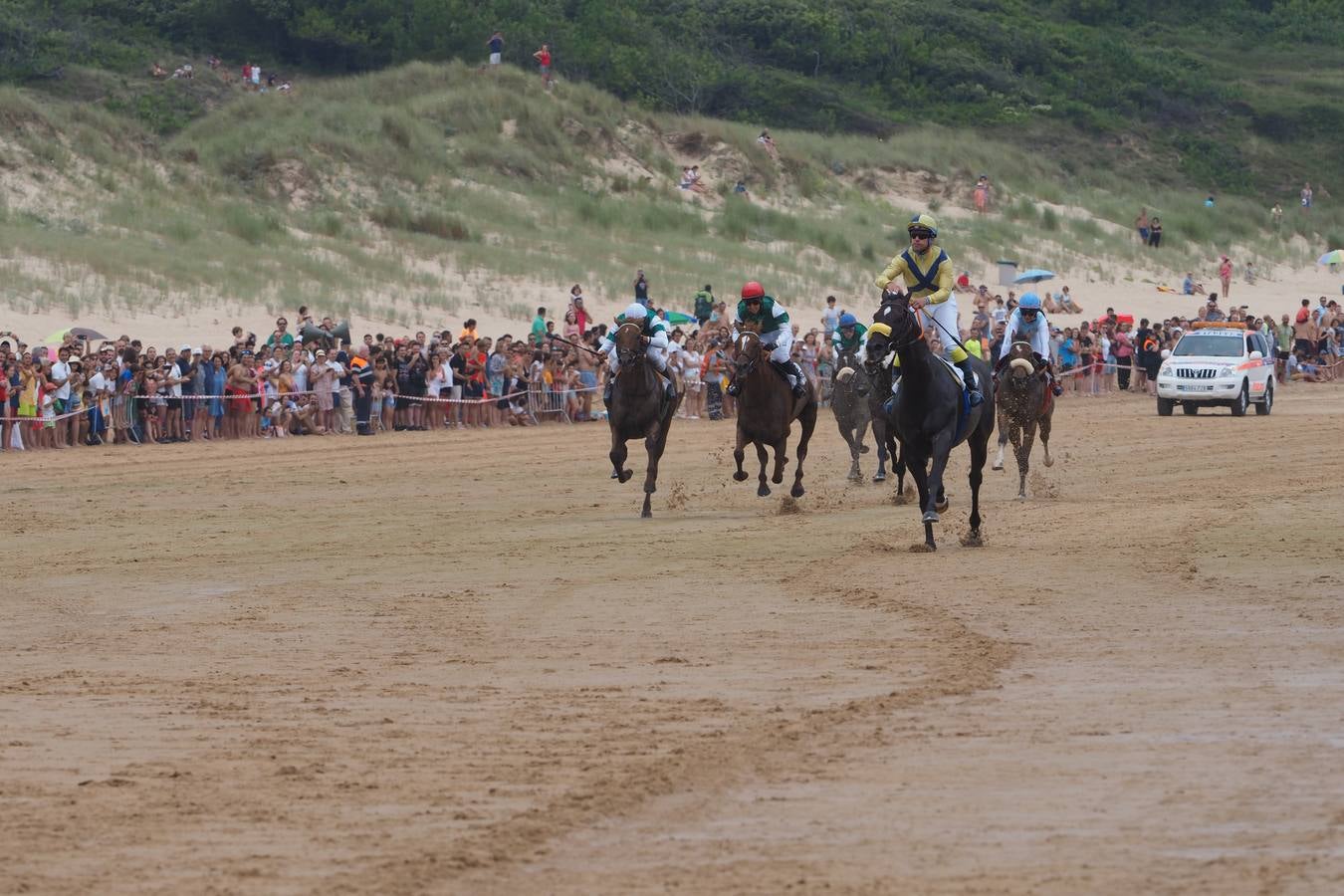 El caballo de la cuadra Río Cubas se impone por cuarta vez consecutiva en el Gran Premio Junta Vecinal y el de la cuadra El Sable vence en el Derby