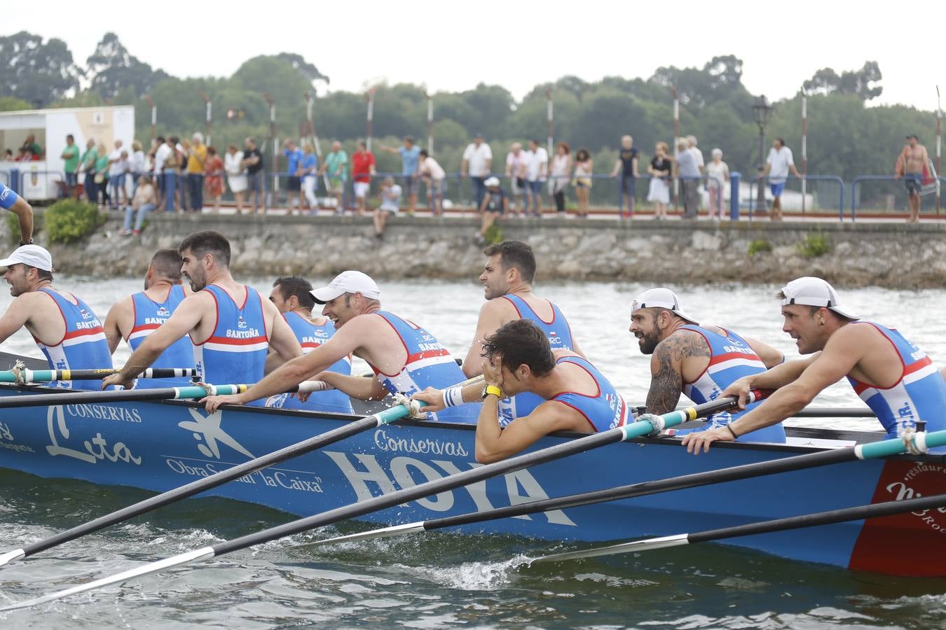 La 'Virgen del Carmen' es la mejor trainera cántabra en Punta de Parayas, al ocupar la quinta plaza en una regata en la que Pedreña fue séptima y Santoña, octava