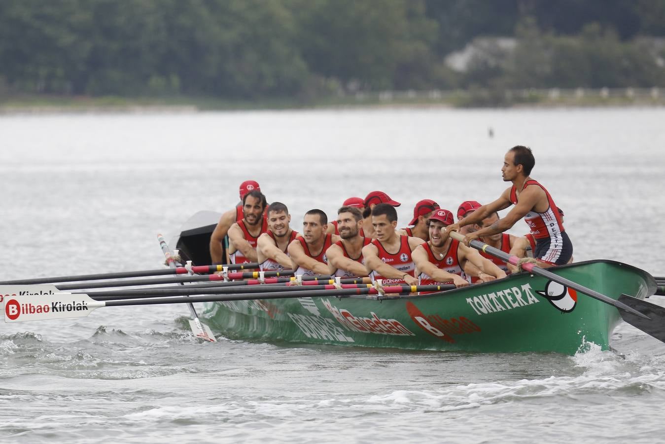 La 'Virgen del Carmen' es la mejor trainera cántabra en Punta de Parayas, al ocupar la quinta plaza en una regata en la que Pedreña fue séptima y Santoña, octava