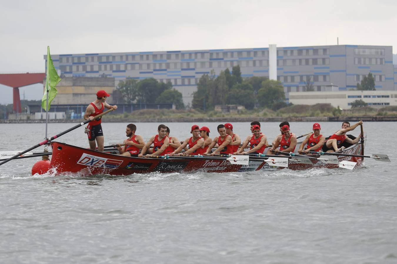 La 'Virgen del Carmen' es la mejor trainera cántabra en Punta de Parayas, al ocupar la quinta plaza en una regata en la que Pedreña fue séptima y Santoña, octava