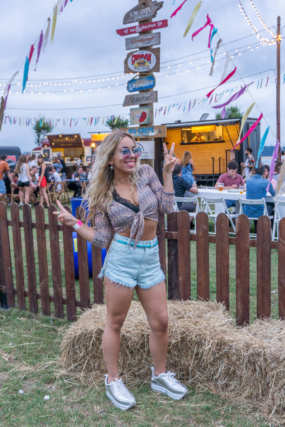 Sandra Abascal (@sandraae_), de Santander. “Me he decidido por este look porque era lo más indie que tenía por casa. Las gafas me encantan, son un homenaje a Janis Joplin. Mi concierto de la noche será el de Carlos Sadness”.