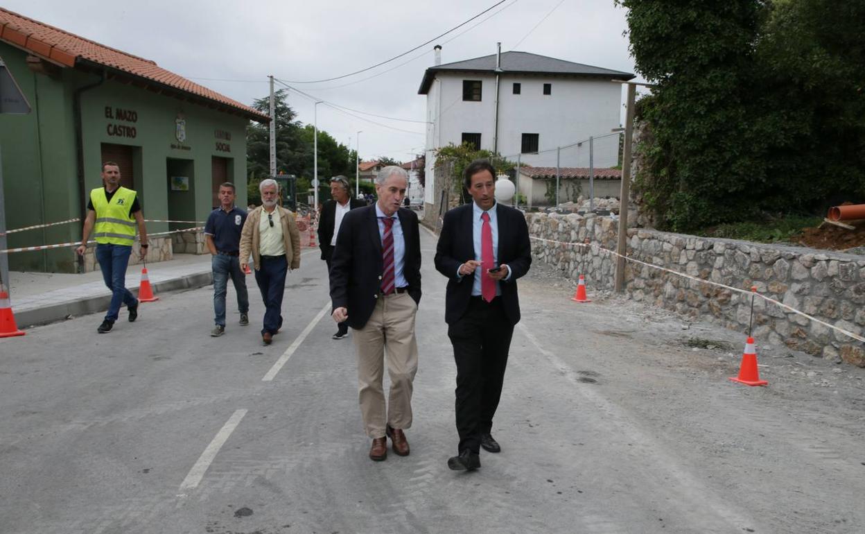 Igual y Gochicoa supervisaron la marcha de los trabajos que concluirán las próximas semanas.