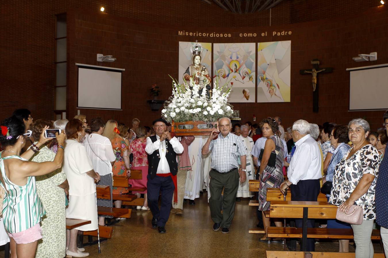 Fotos: Procesión de la Virgen de las Nieves en Tanos