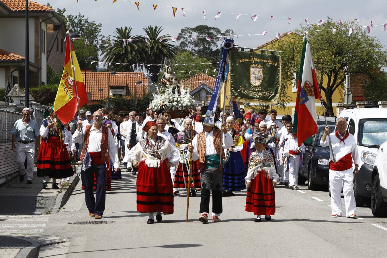 Fotos: Procesión de la Virgen de las Nieves en Tanos