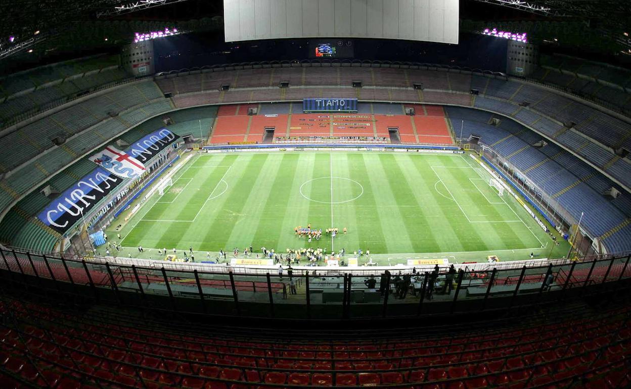 Vistas generales del estadio de San Siro, en Milán. 