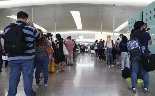 Huelga indefinida en el aeropuerto del Prat