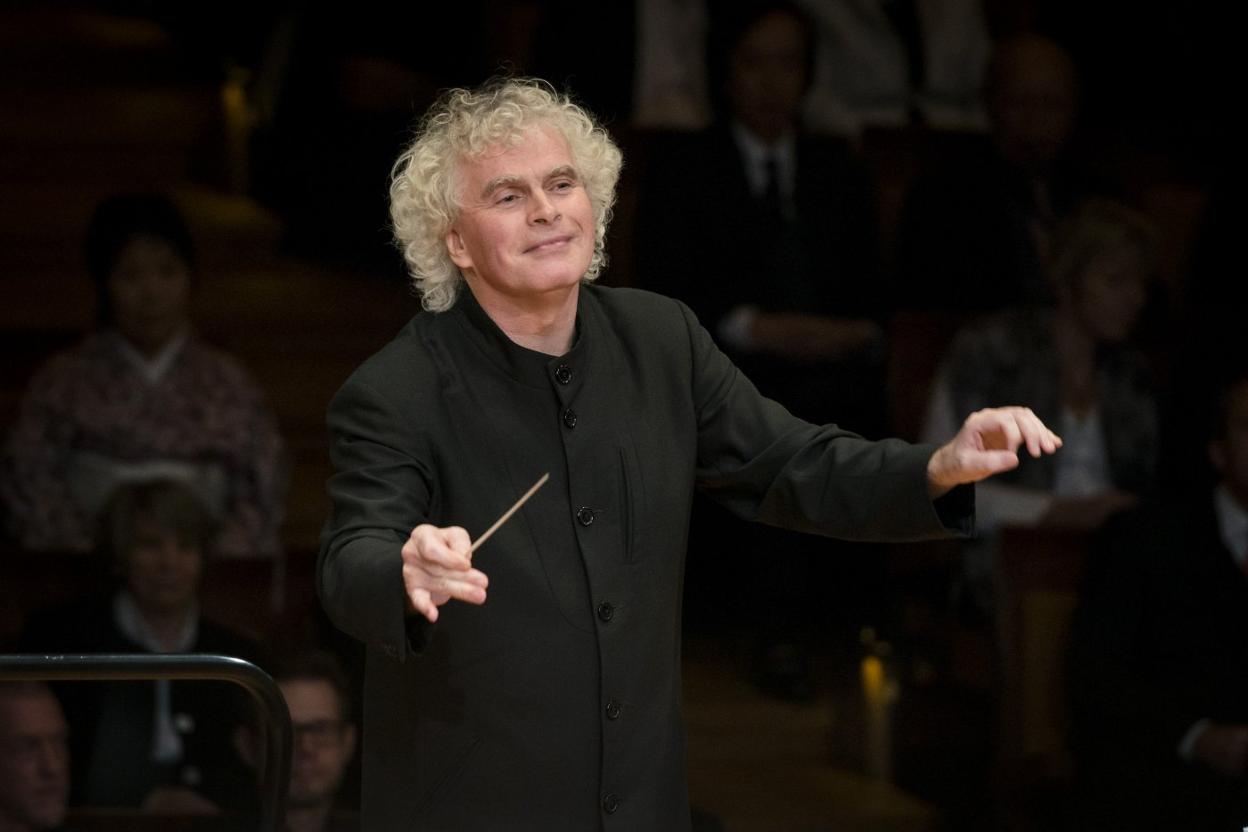 El director. Sir Simon Rattle dirige hoy un programa con música de Haydn,Britten y Rachmaninov. 