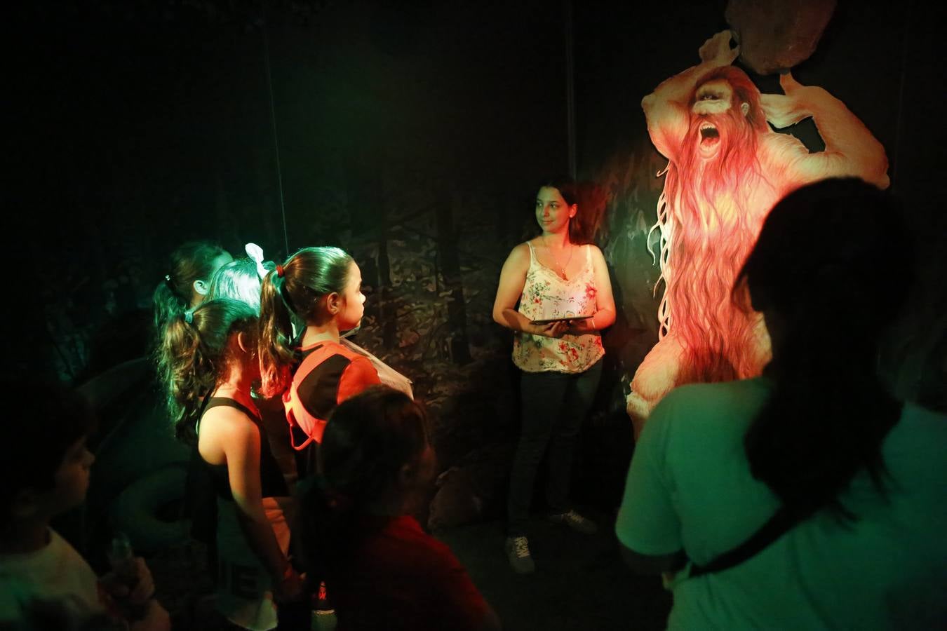 La lluvia, que se convirtió ayer en protagonista de la jornada festiva en Anievas, no logró deslucir los actos centrales de la cuarta edición de Un pueblo de leyendas, la Fiesta de Interés Turístico Regional que un año más convirtió a Barriopalacio en el epicentro de la mitología cántabra.