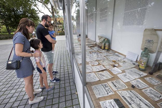 La Feria del Libro Viejo estará en la plaza de Farolas hasta el próximo domingo día 12. 