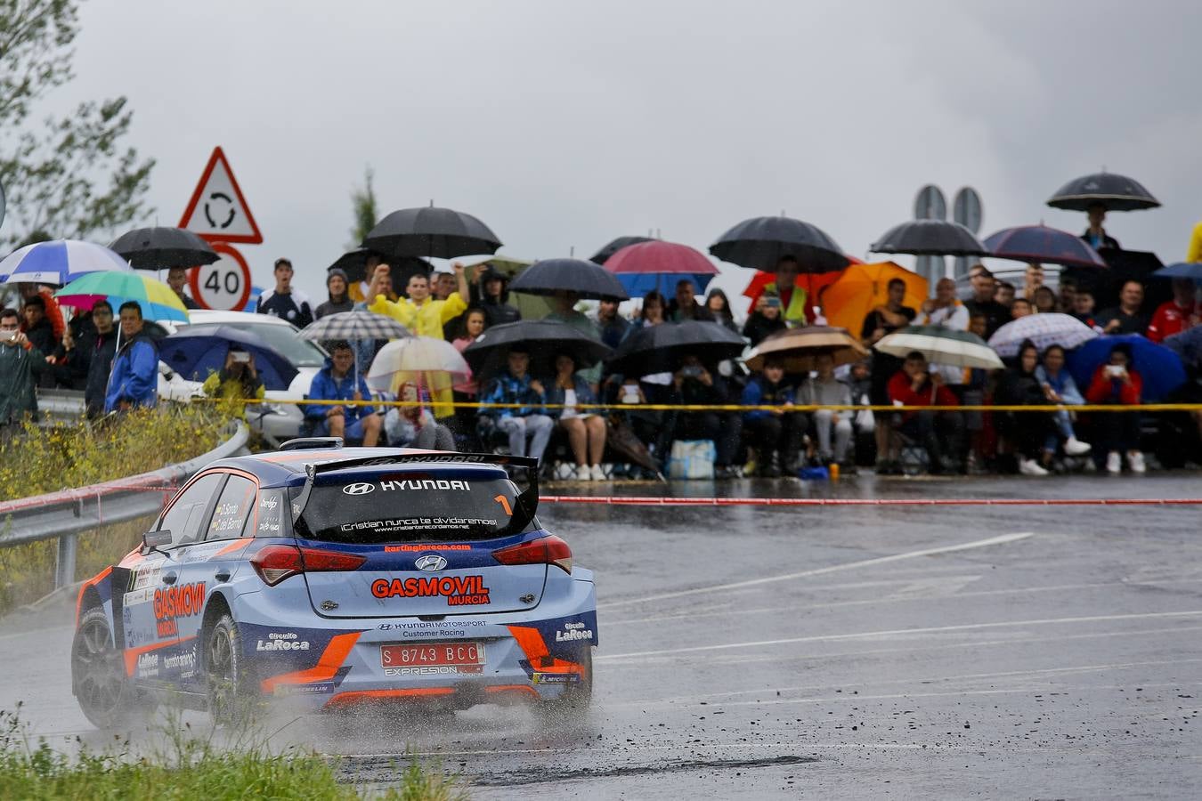 Dani Sordo y Carlos del Barrio se adjudicaron ayer la décimo tercera edición del Rally Cristian López, tercera cita puntuable para el Campeonato de Cantabria de Rallies.