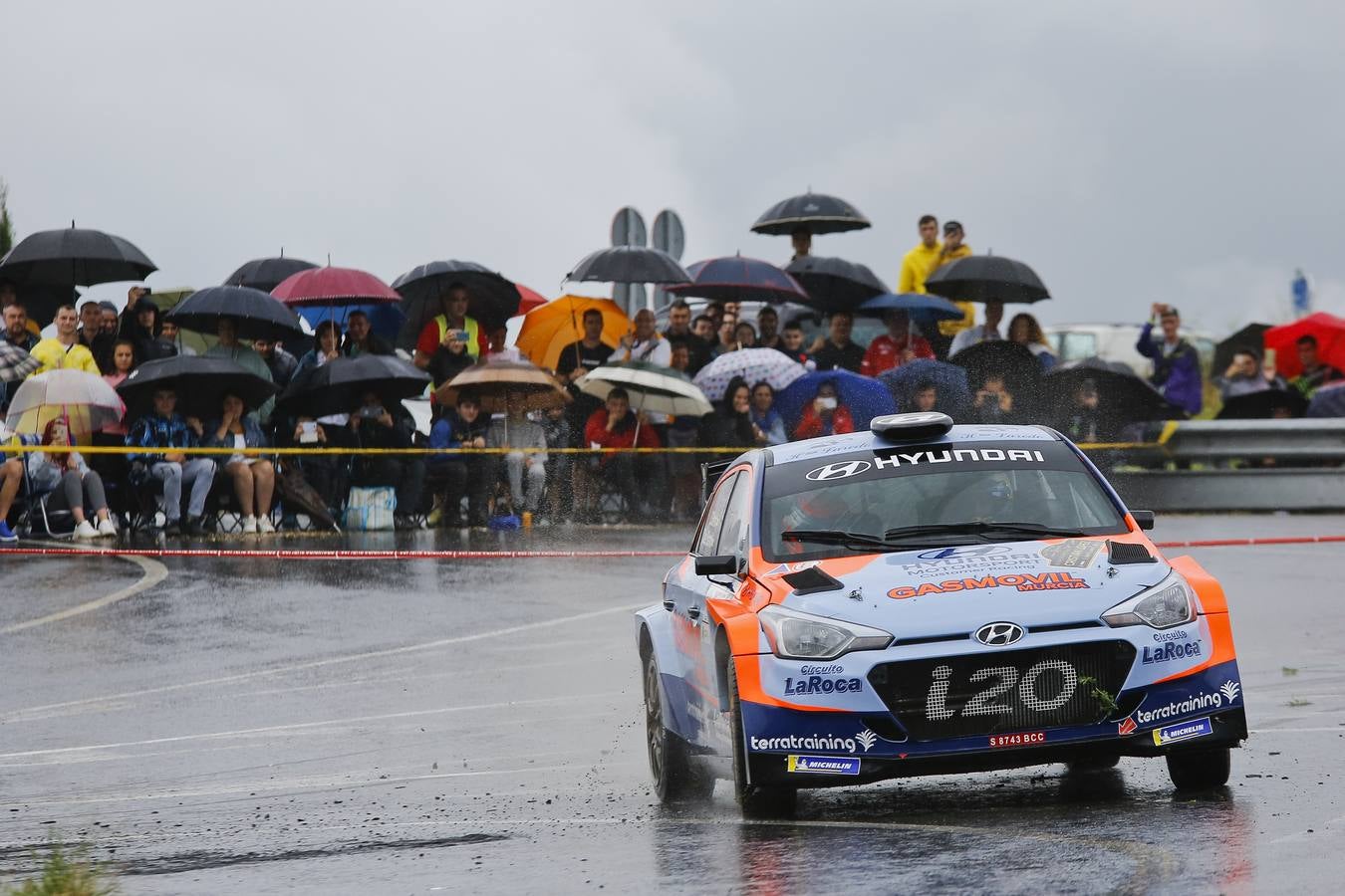 Dani Sordo y Carlos del Barrio se adjudicaron ayer la décimo tercera edición del Rally Cristian López, tercera cita puntuable para el Campeonato de Cantabria de Rallies.