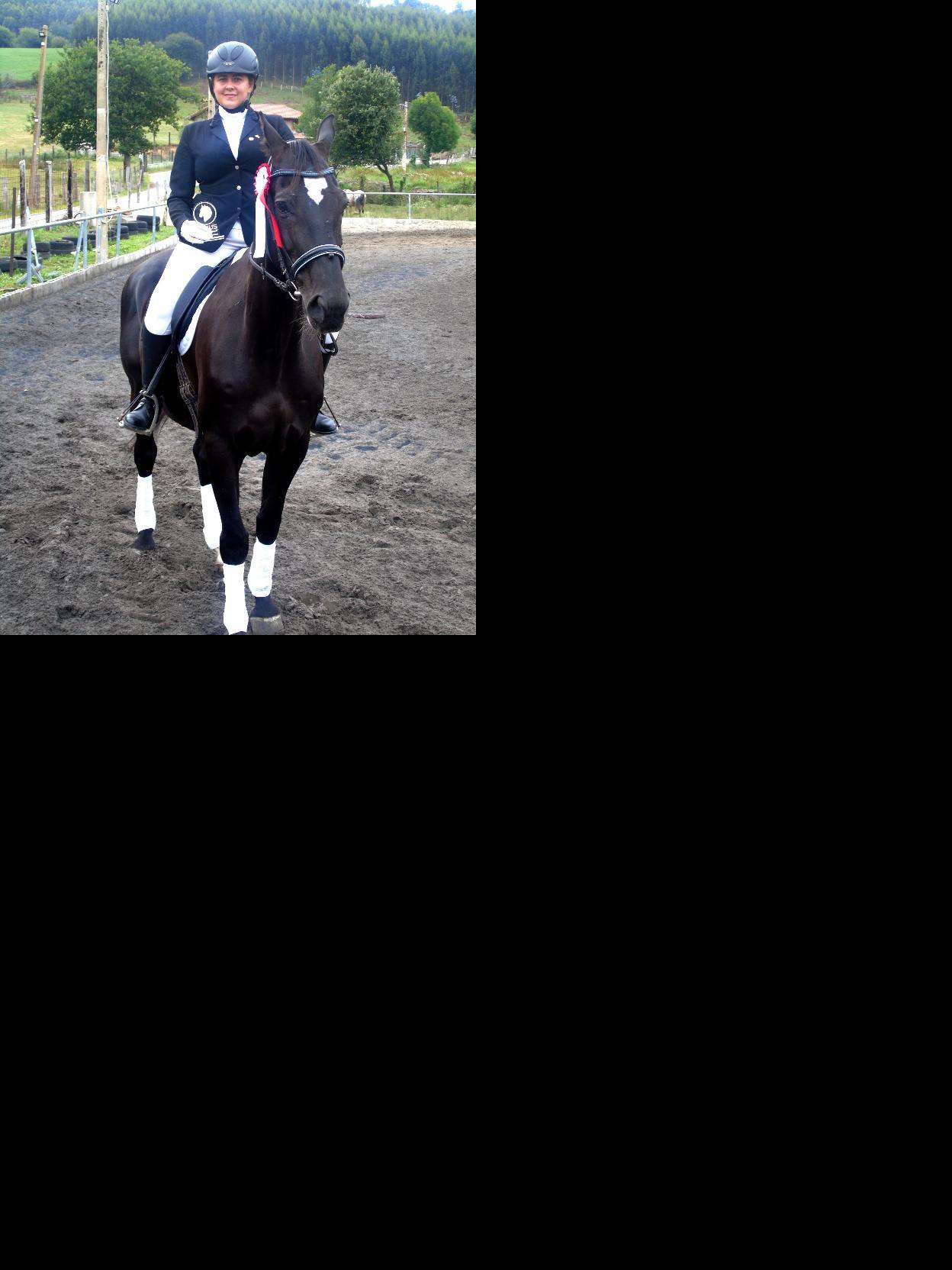 Yolanda Lavín con su caballo 'Gladiator'. 