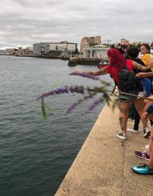 Imagen secundaria 2 - Más de 300 personas reclaman en Santander la apertura de puertos seguros en el Mediterráneo