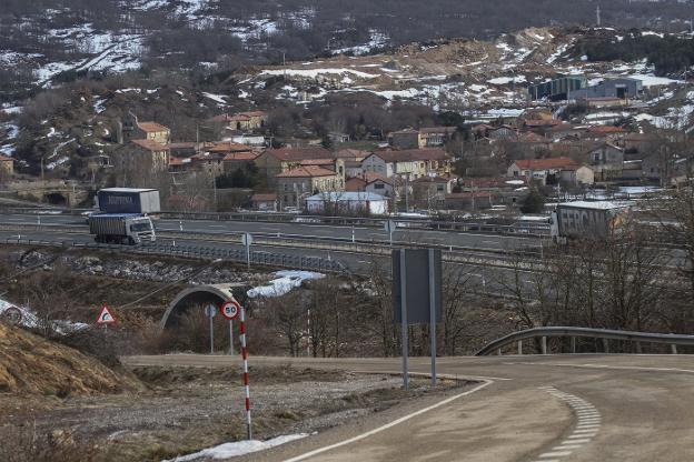 Zona en la que se construirá el enlace con la A-67. Al fondo, la localidad palentina de Quintanilla de las Torres. 