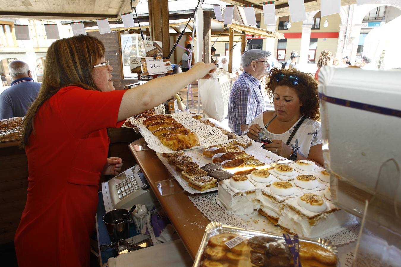 Fotos: La Feria del Hojaldre endulza las fiestas de La Patrona