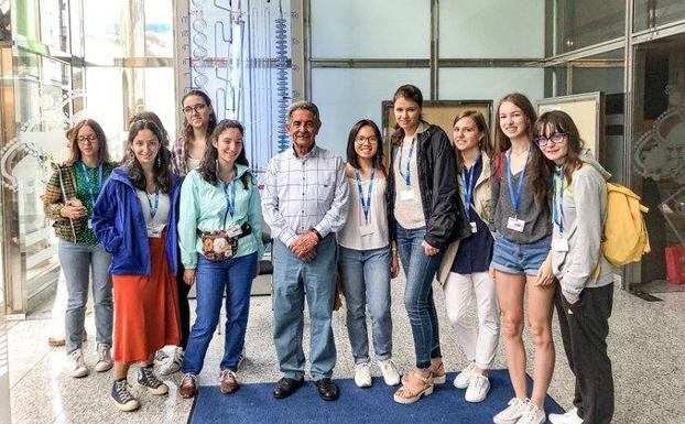 Revilla, con los alumnos del aula de verano Ortega y Gasset de la UIMP.