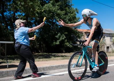 Imagen secundaria 1 - Emilio Aguayo se impone al calor y a sus rivales en el Triatlón Valle de Buelna