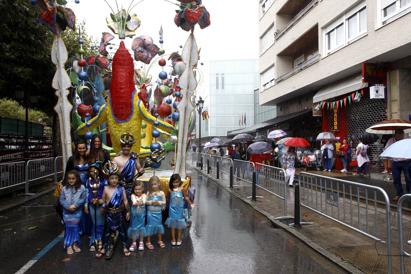 La carroza 'F2 Cíber', de Francis 2, ha ganado el concurso de la Gala Floral de Torrelavega, el emblemátio certamen que sirve como colofón a las fiestas de la Virgen Grande y que por primera vez en la historia no ha tenido desfile.