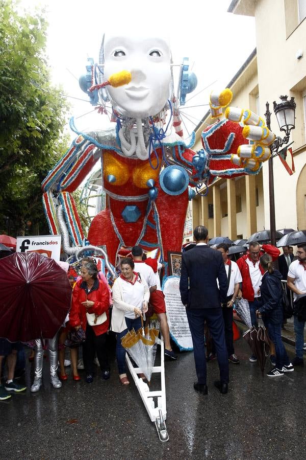 La carroza 'F2 Cíber', de Francis 2, ha ganado el concurso de la Gala Floral de Torrelavega, el emblemátio certamen que sirve como colofón a las fiestas de la Virgen Grande y que por primera vez en la historia no ha tenido desfile.