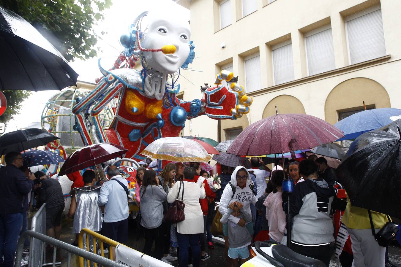 La carroza 'F2 Cíber', de Francis 2, ha ganado el concurso de la Gala Floral de Torrelavega, el emblemátio certamen que sirve como colofón a las fiestas de la Virgen Grande y que por primera vez en la historia no ha tenido desfile.