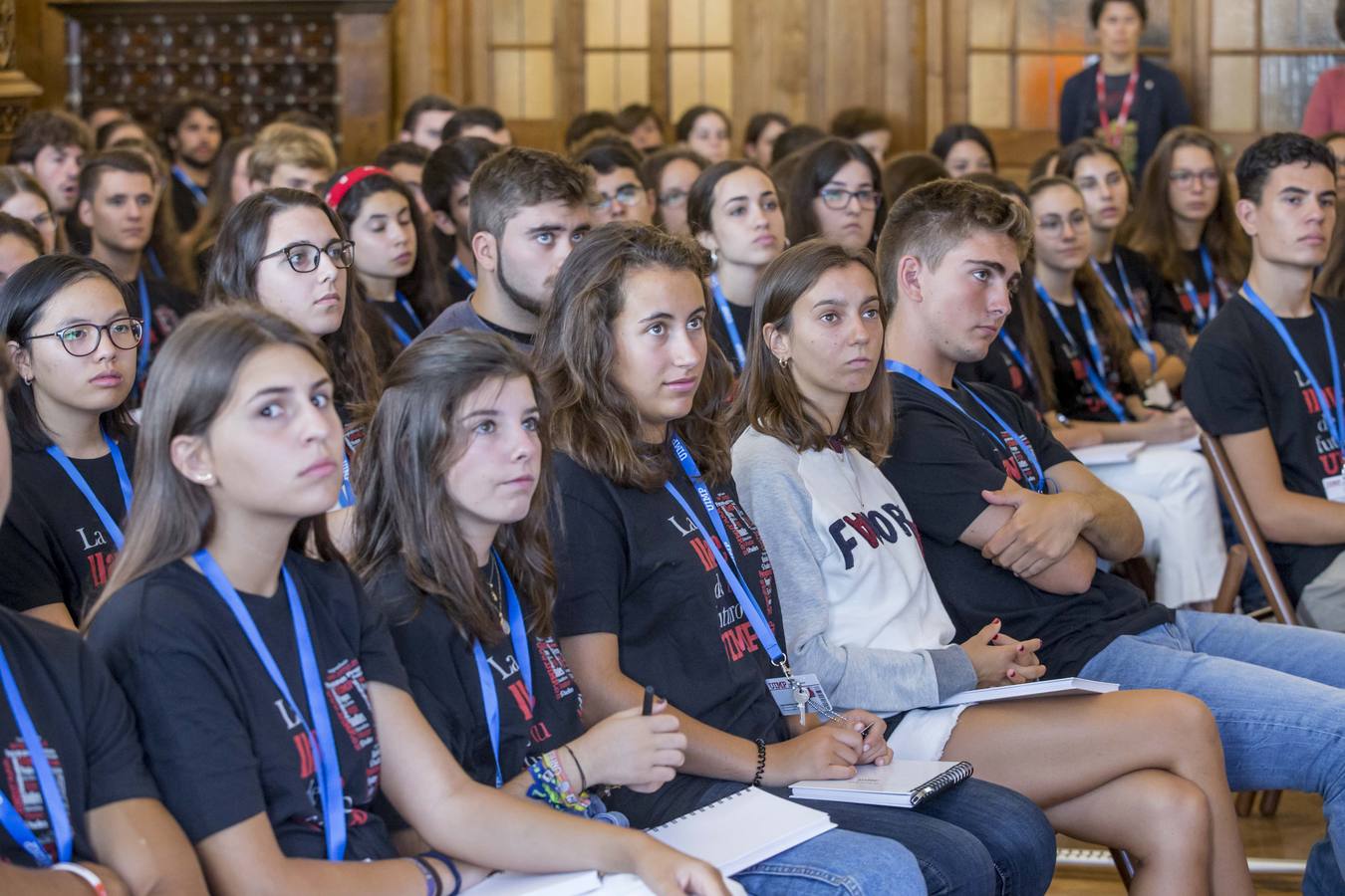 Los estudiantes arrancan su estancia en La Magdalena asistiendo a ponencias sobre nuevos retos científicos, biología o sobre arqueología 