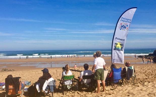 Imagen principal - 138 deportistas disputaron el XI Campeonato de Surf Costa de Liencres