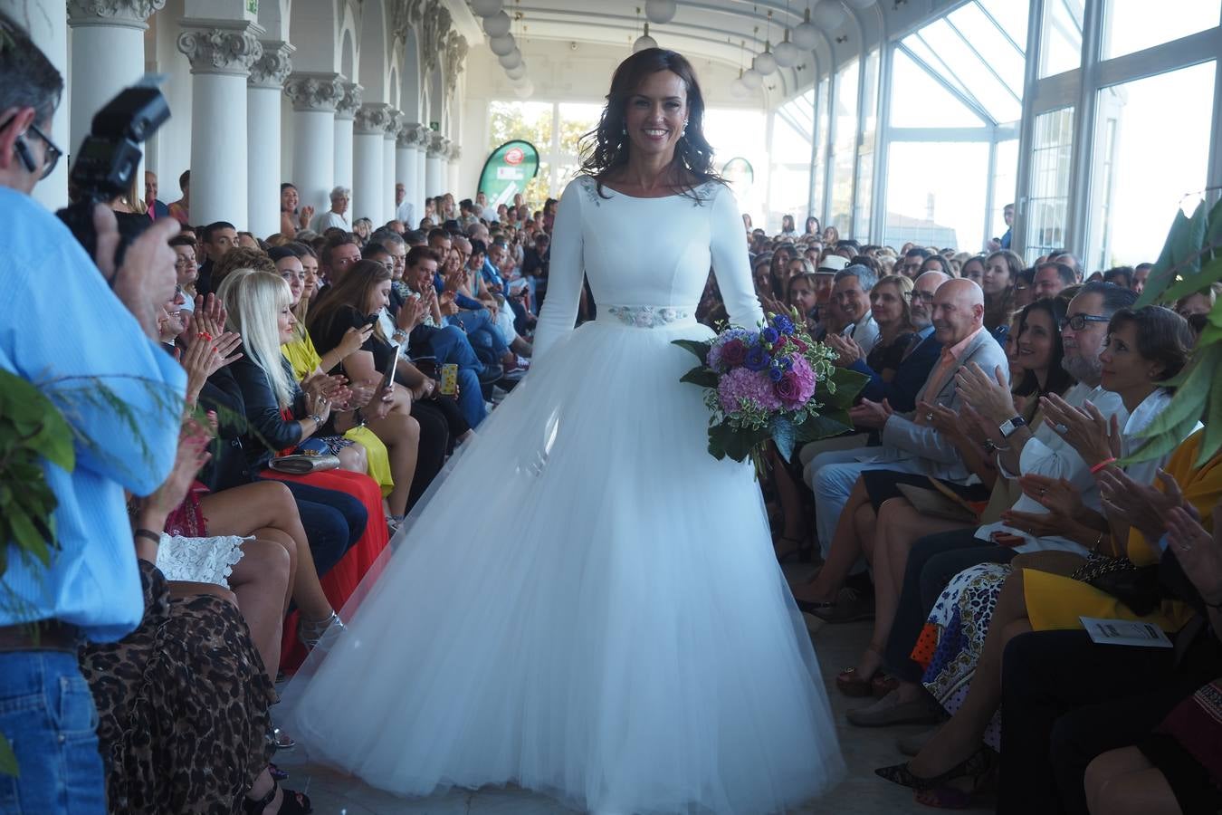 La firma Silvia Fernández protagonizó el ya clásico desfile del verano con lleno de público