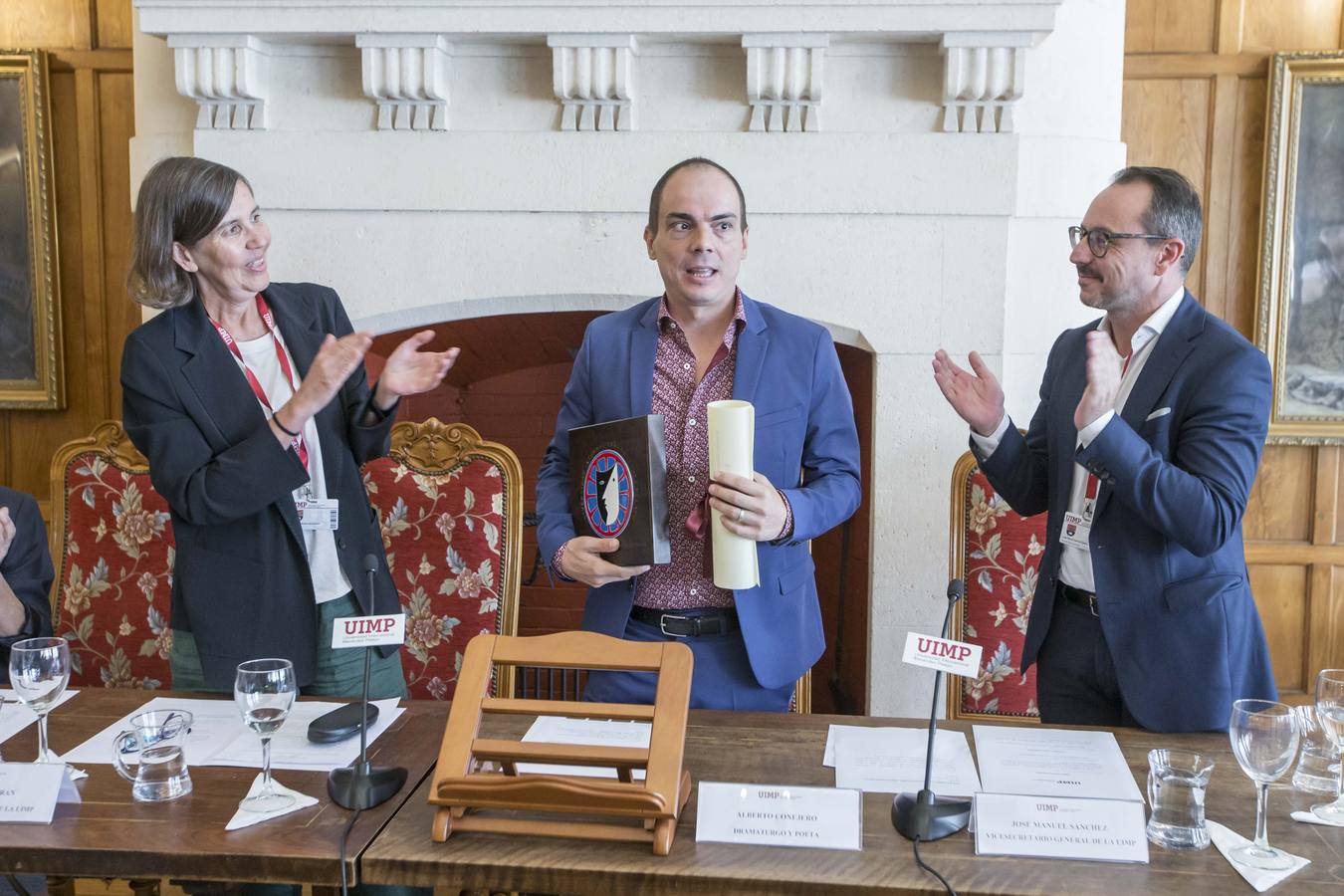 La Universidad Internacional Menéndez Pelayo ha entregado el XII Premio a las artes escénicas' al dramaturgo, quien ha dedicado el galardón recibido a los intérpretes. El acto ha tenido lugar en el Palacio de La Magdalena