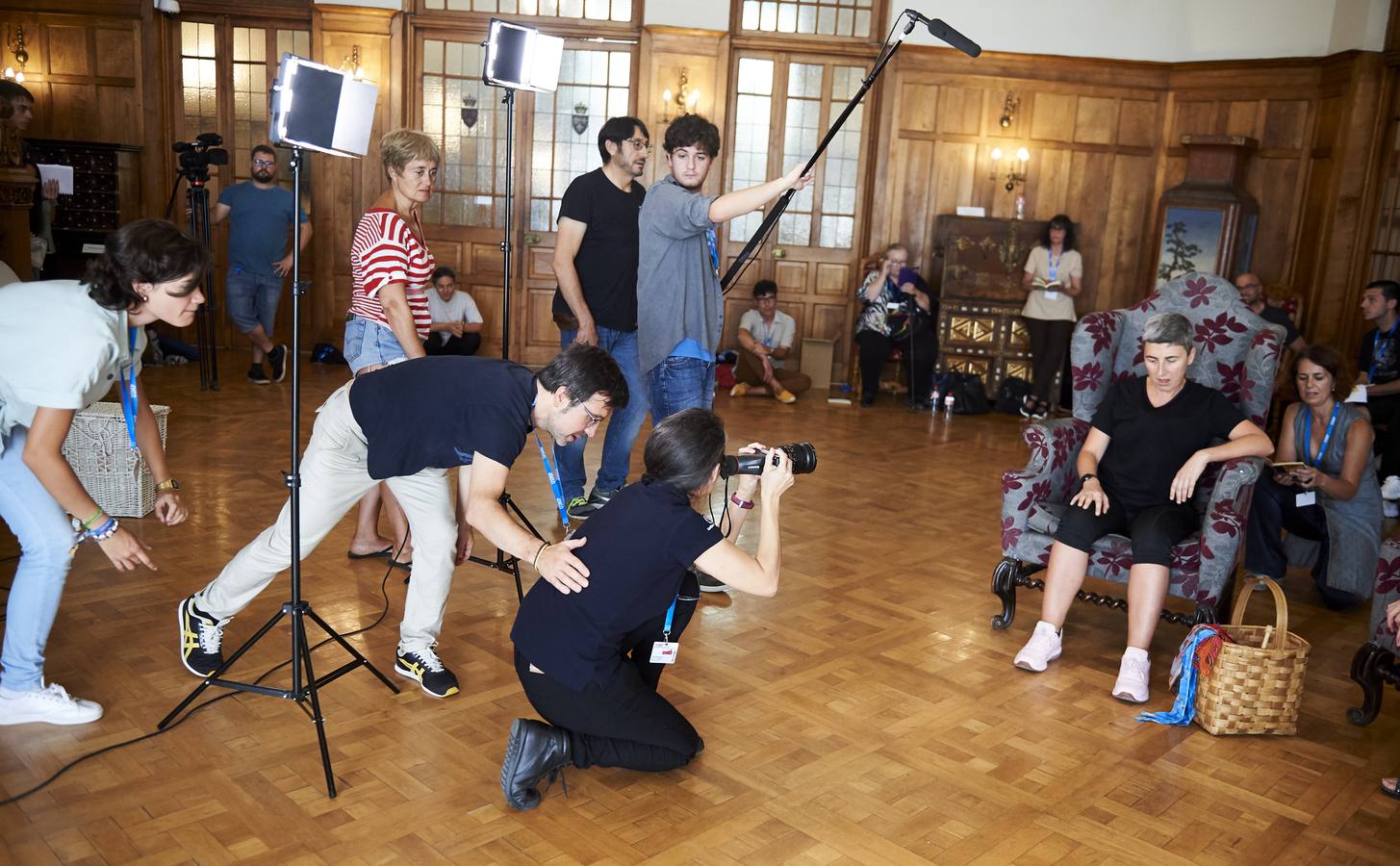Los alumnos de ambos talleres se juntaron ayer en el Hall Real del Palacio de La Magdalena para interpretar y grabar la obra, de Lope de Vega, 'El caballero de Olmedo'.