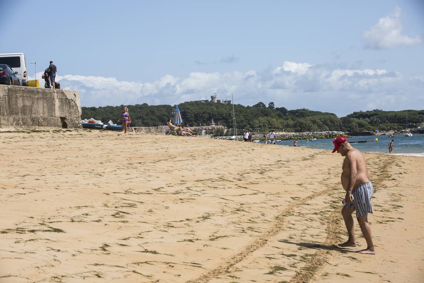 El arenal ubicado al final del promontorio de San Martín, que aparece y desaparece con las mareas, ha crecido a lo largo y a lo ancho