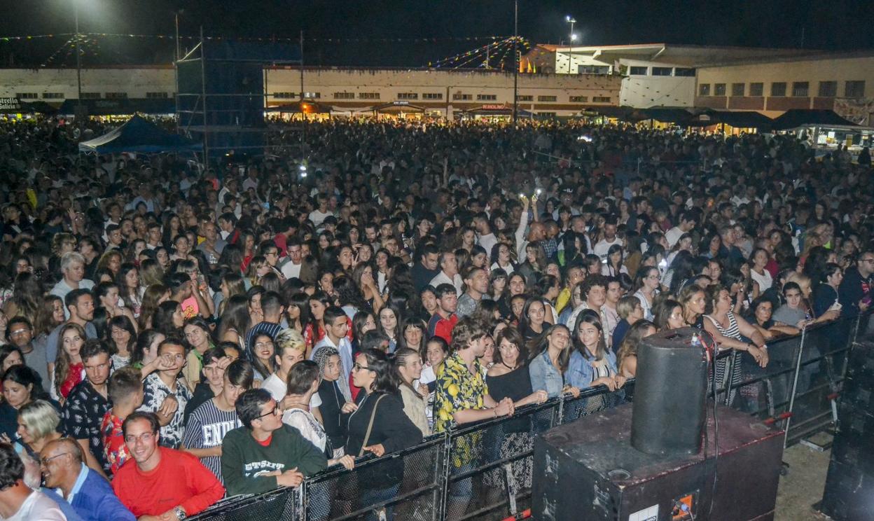  Maldita Nerea encandiló al público que en la noche del viernes asistió al concierto. 