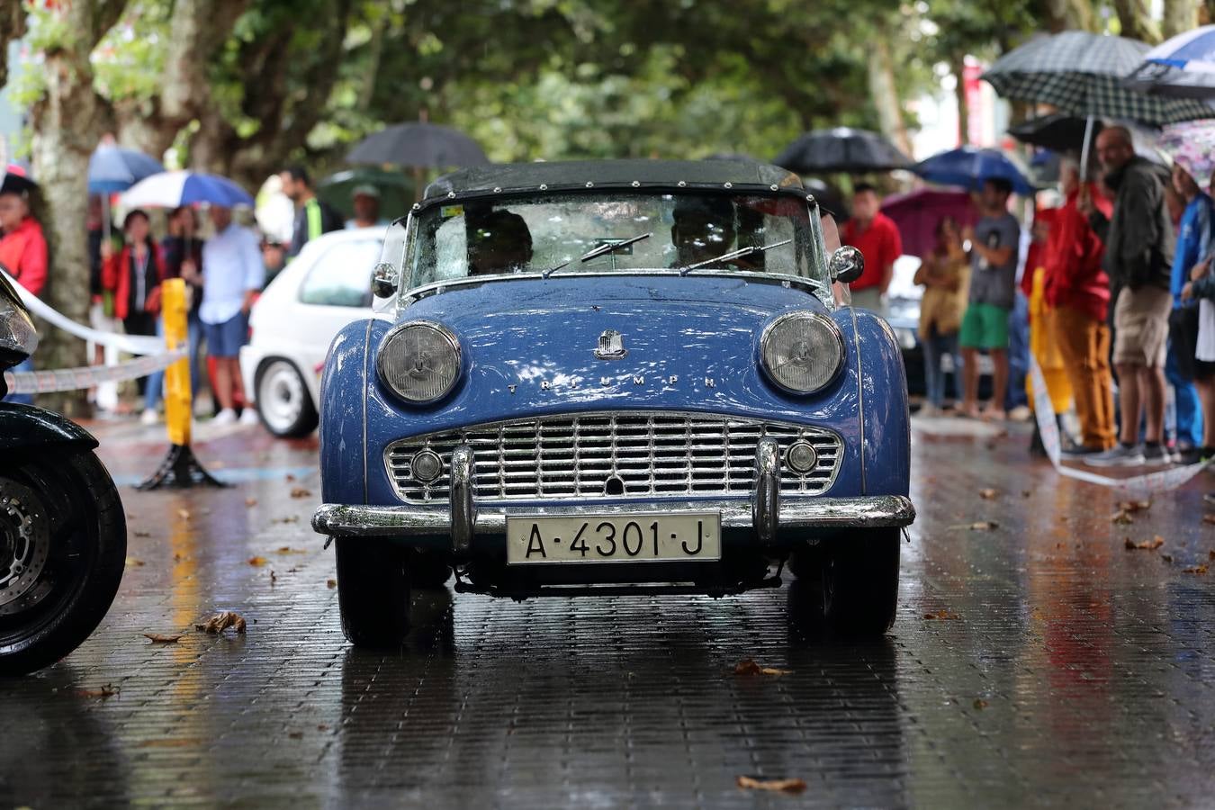 Más de un centenar de vehículos se congrega en la tercera concentración de estos coches que organiza el Club Villa de Cabezón