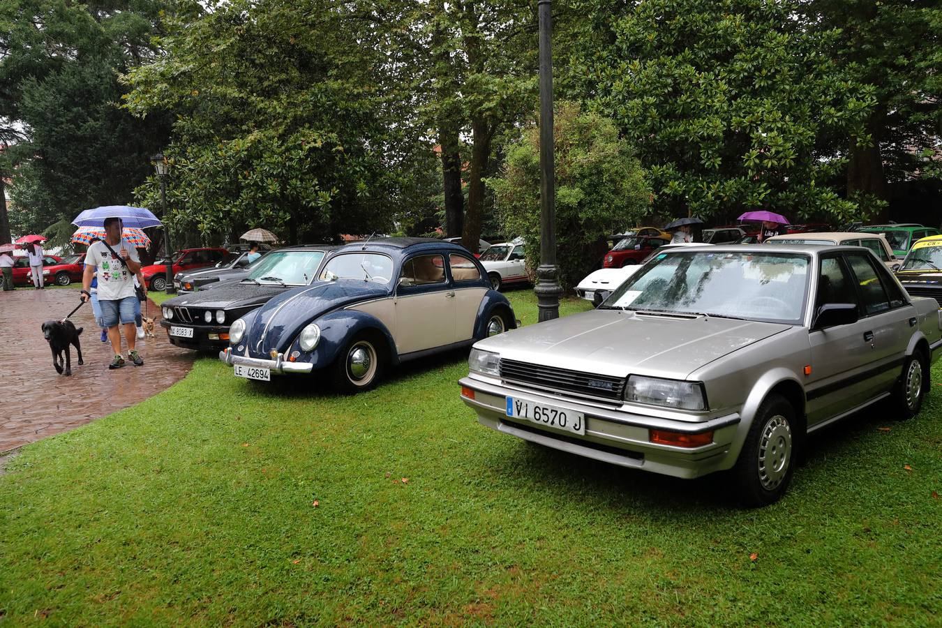 Más de un centenar de vehículos se congrega en la tercera concentración de estos coches que organiza el Club Villa de Cabezón