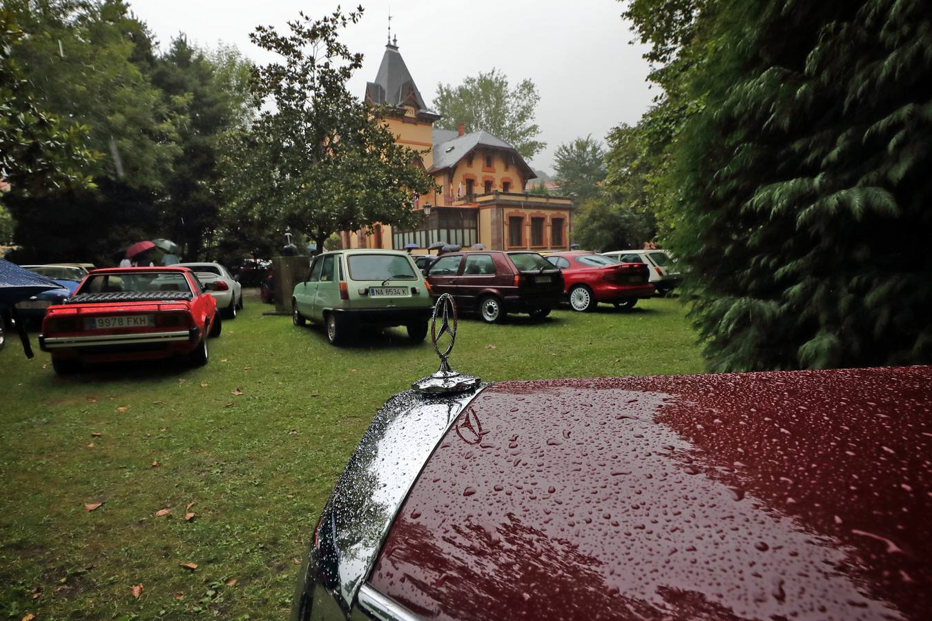 Más de un centenar de vehículos se congrega en la tercera concentración de estos coches que organiza el Club Villa de Cabezón