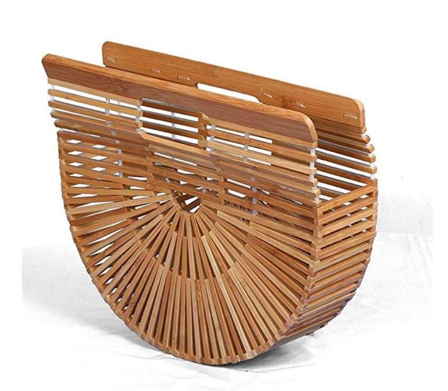 Bolso de bambú. Su sencillez es su punto fuerte ya que se puede adaptar y decorar con pañuelos, colgantes, etc. Ztoma