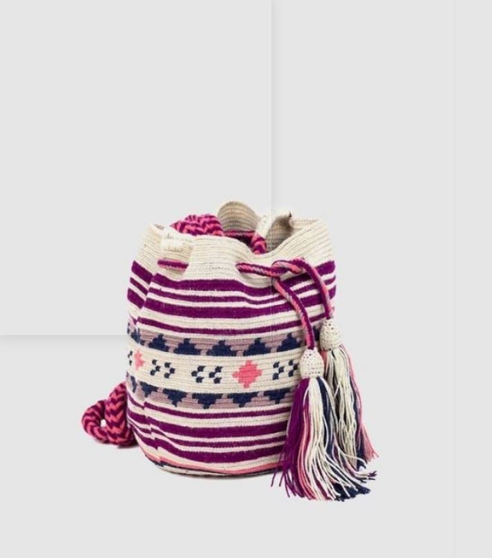 Bolso en forma de saco de crochet. El Corte Inglés