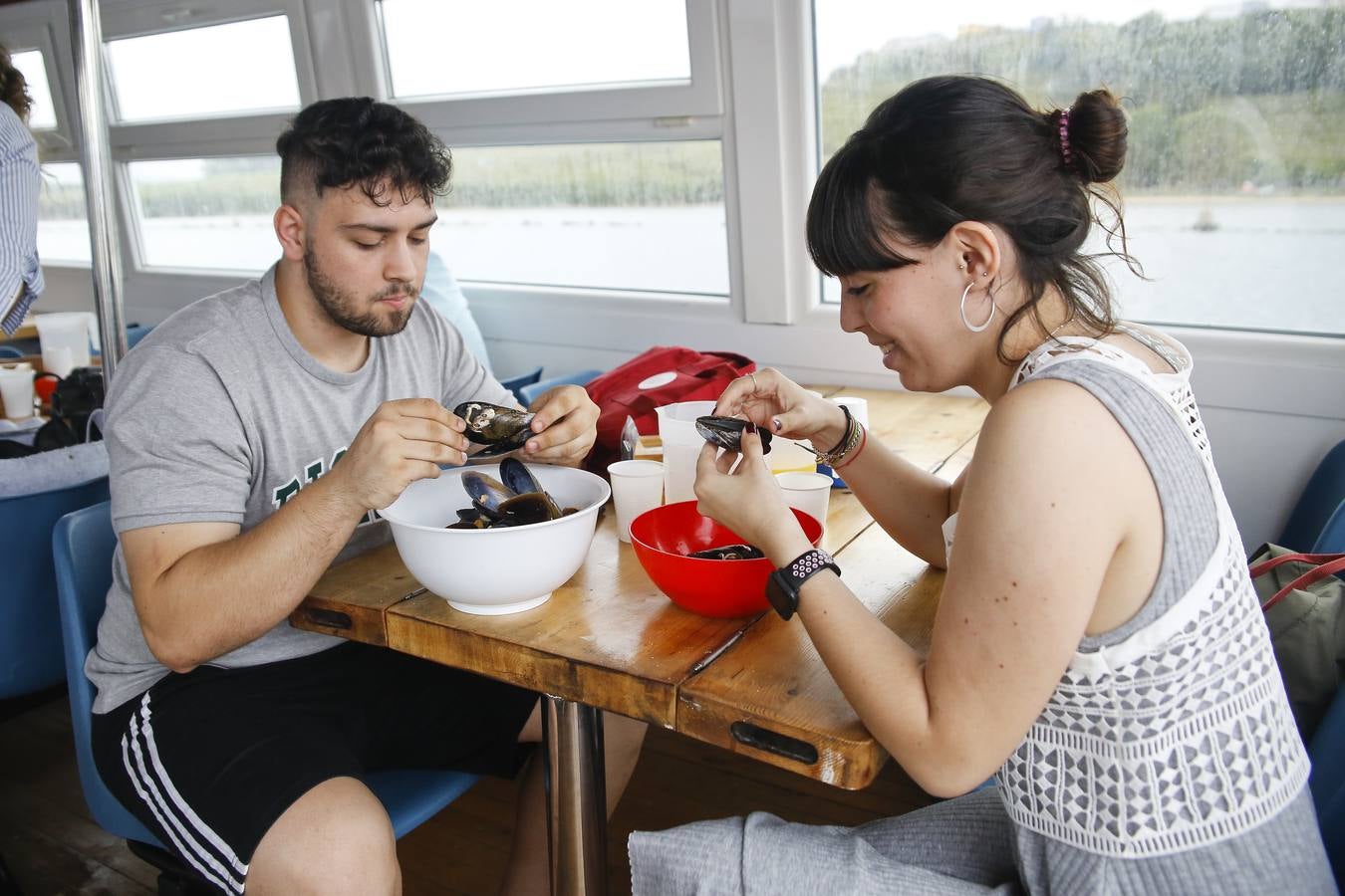 Los vecinos de Miengo y Suances pueden cruzar en verano la ría que los separa en 5 minutos