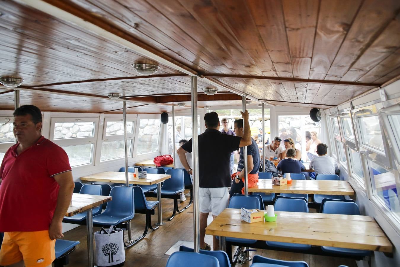 Los vecinos de Miengo y Suances pueden cruzar en verano la ría que los separa en 5 minutos