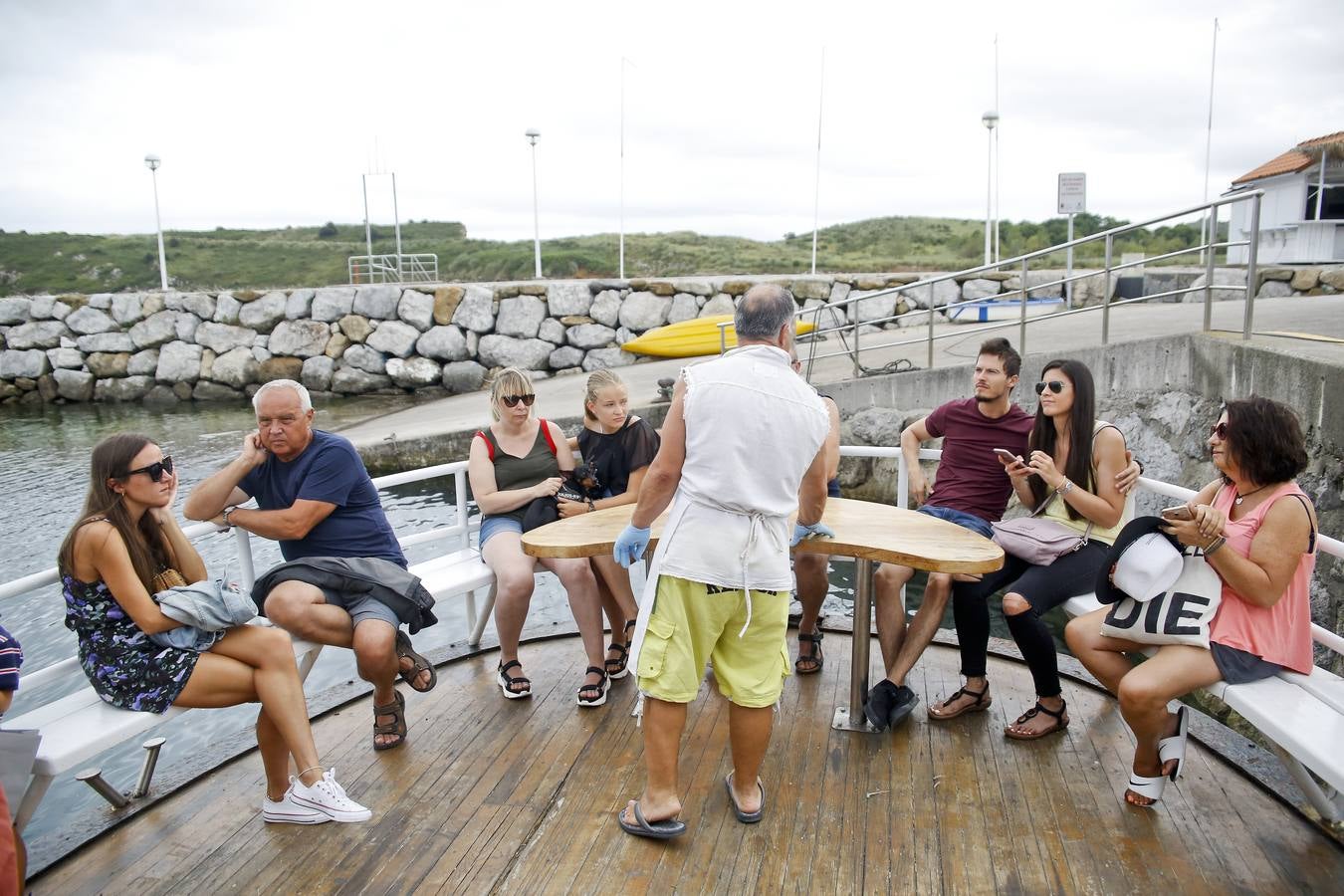 Los vecinos de Miengo y Suances pueden cruzar en verano la ría que los separa en 5 minutos