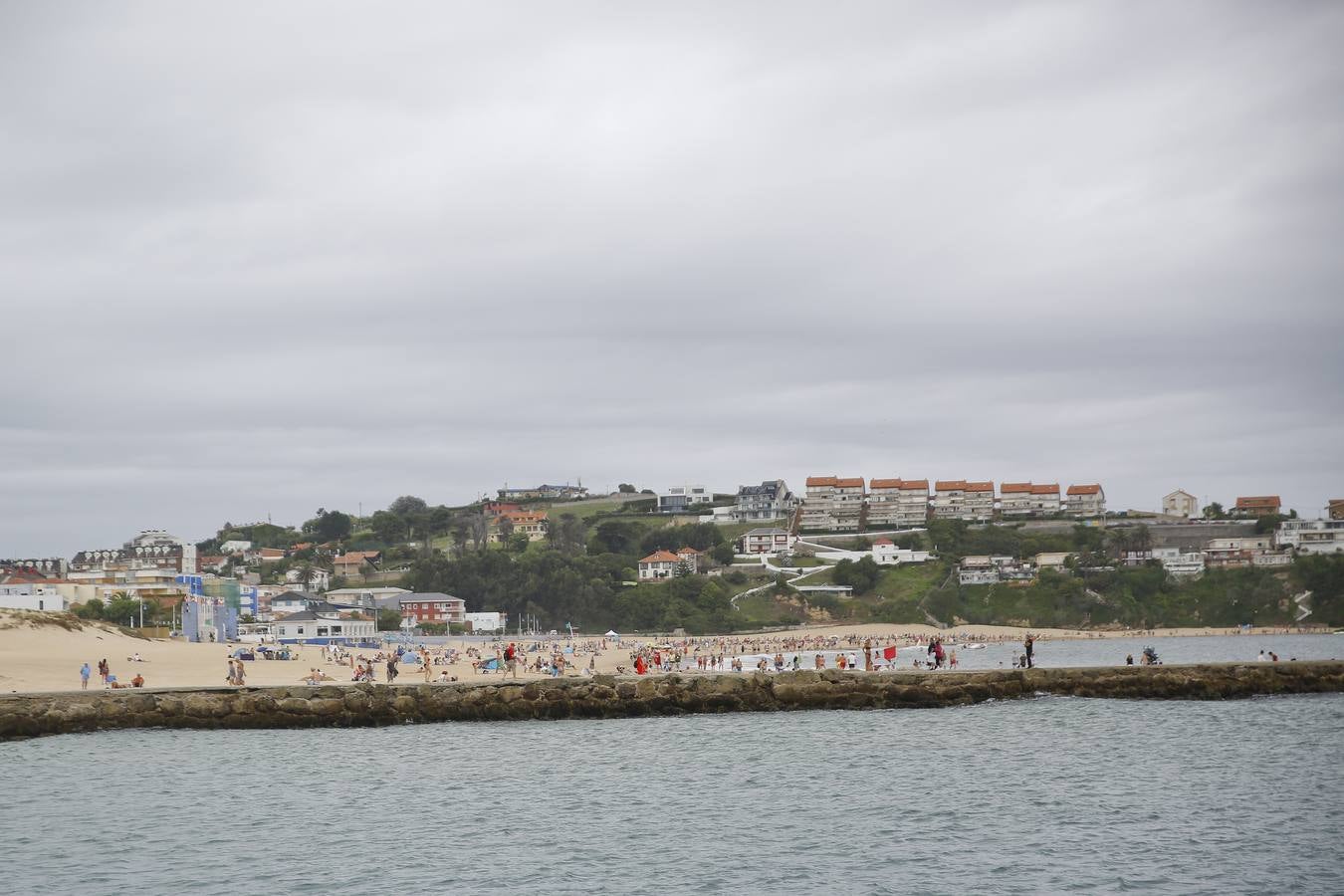 Los vecinos de Miengo y Suances pueden cruzar en verano la ría que los separa en 5 minutos